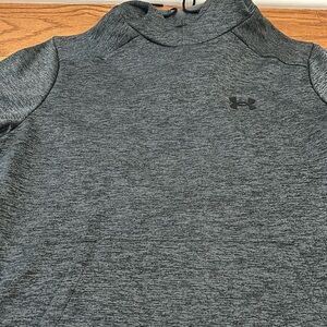 Men’s gray Under Armour Hoodie in size Large.